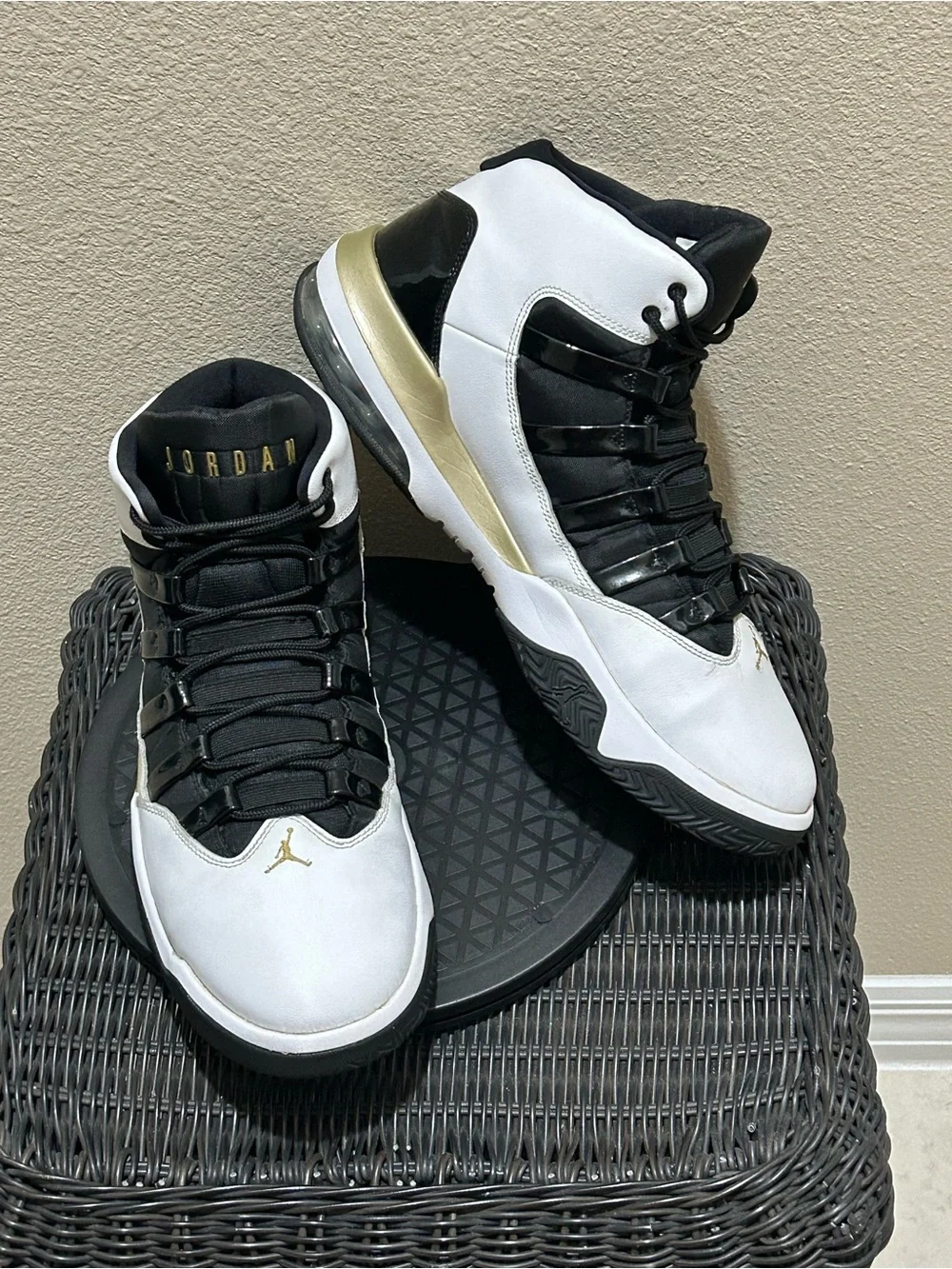 Size 12 Jordan Max Aura White Metallic Gold Black AQ9084-107